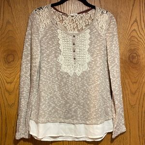 Coco + Jameson sweater small. Buckle.